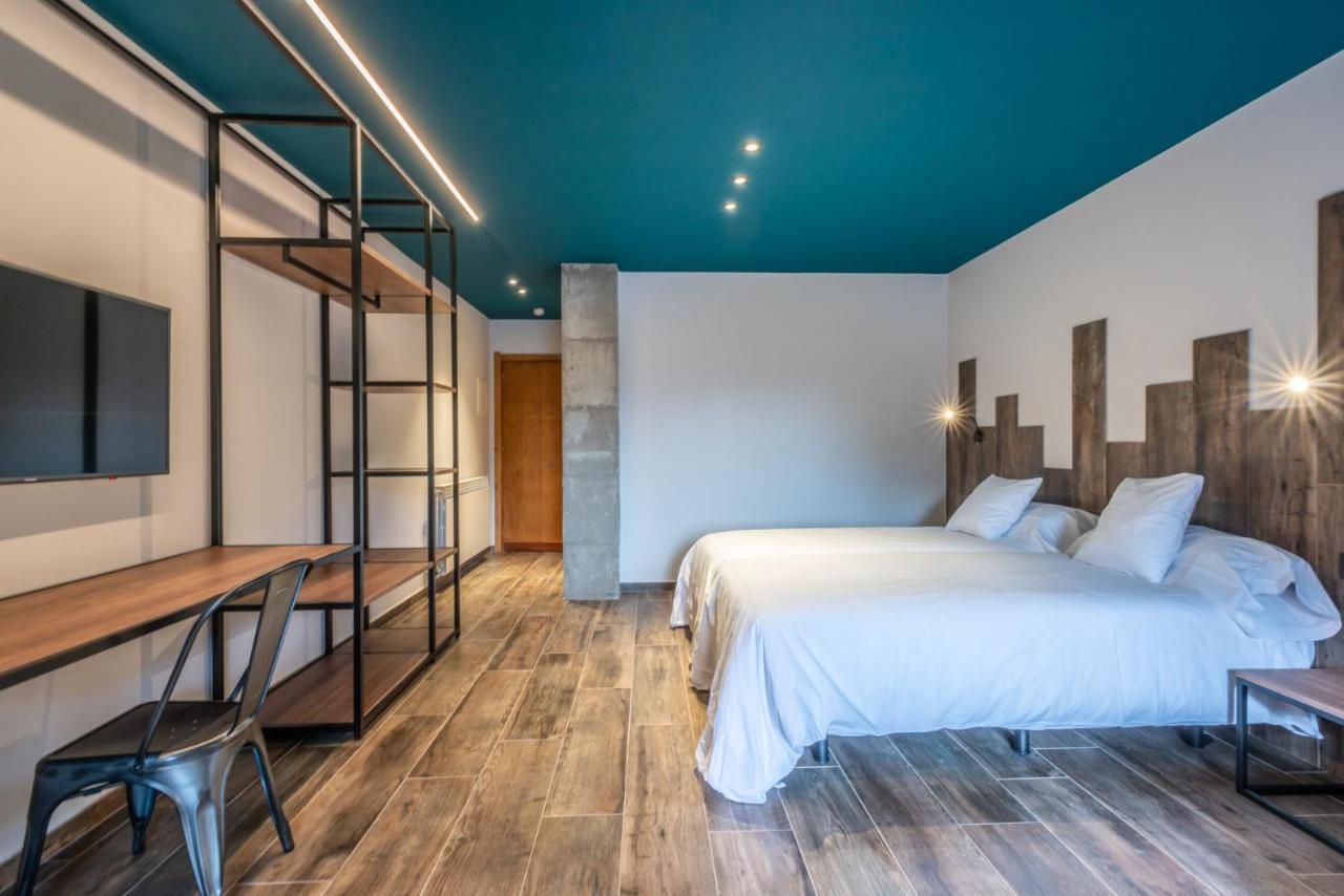 Quarto Triplo Premium (2 Adultos + 1 Criança)
